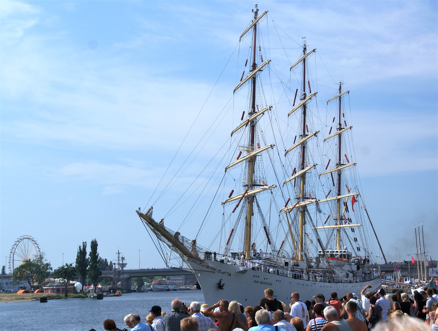 DAR MŁODZIEŻY - polska fregata szkoleniowa na regatach wielkich żaglowców regat wielkich żaglowców The Tall Ships Races